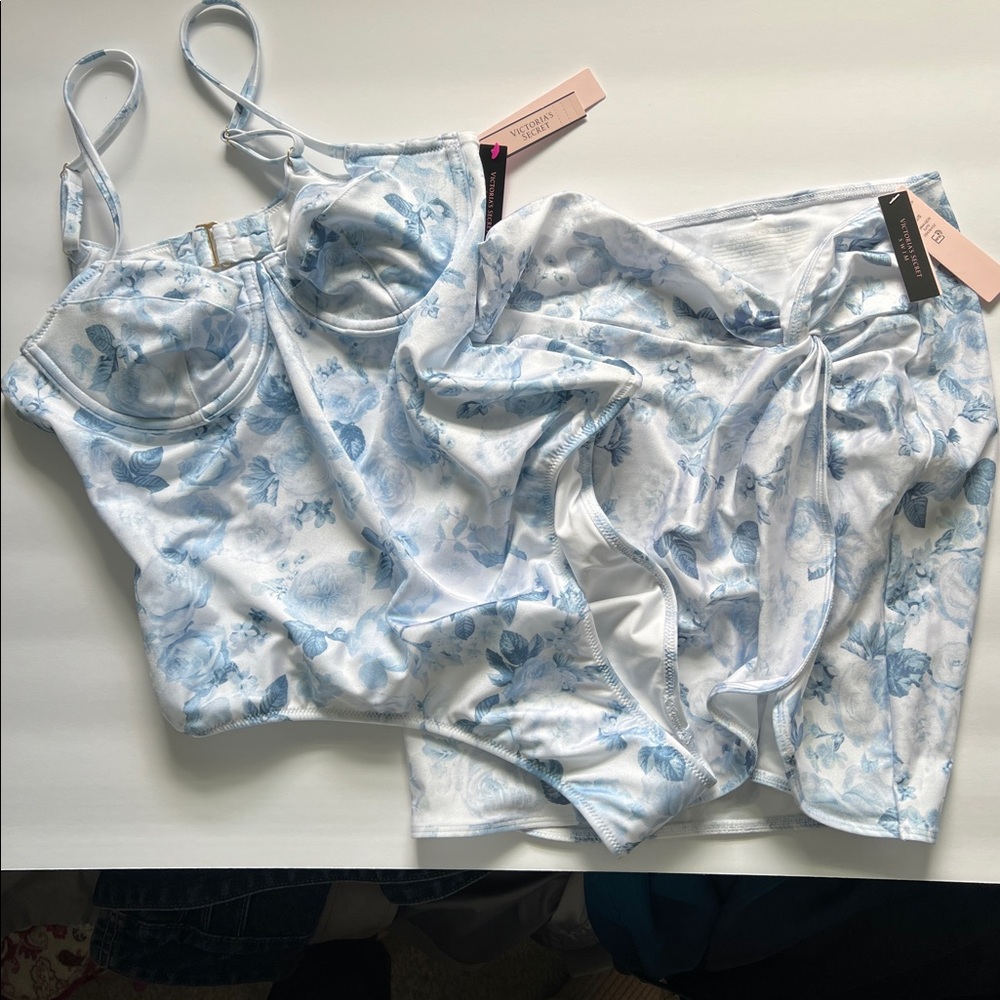 NWT 2pc Set Victoria’s Secret Essential Wicked One Piece Swimsuit Sarong M/Small